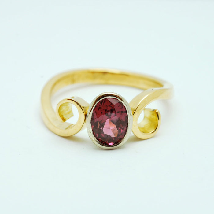 18ct Gold Ring with Spinel