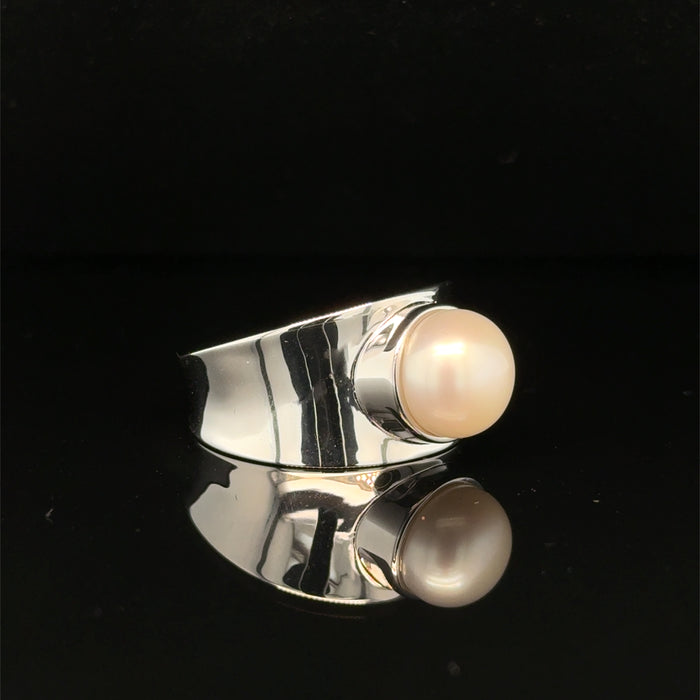 Concave Band Pearl Ring