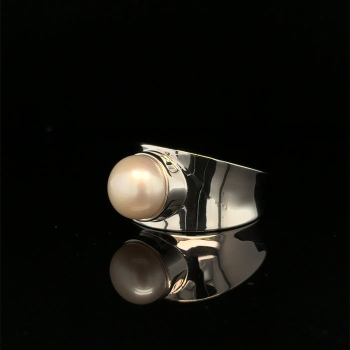 Concave Band Pearl Ring