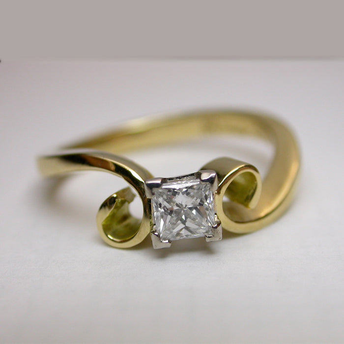 18ct Yellow and White Gold Ring with 0.34ct Diamond